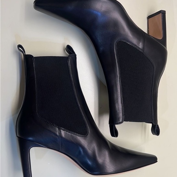 Black Heeled Boots with Pointed Toe and Glossy Finish made in Italy - Picture 2 of 7